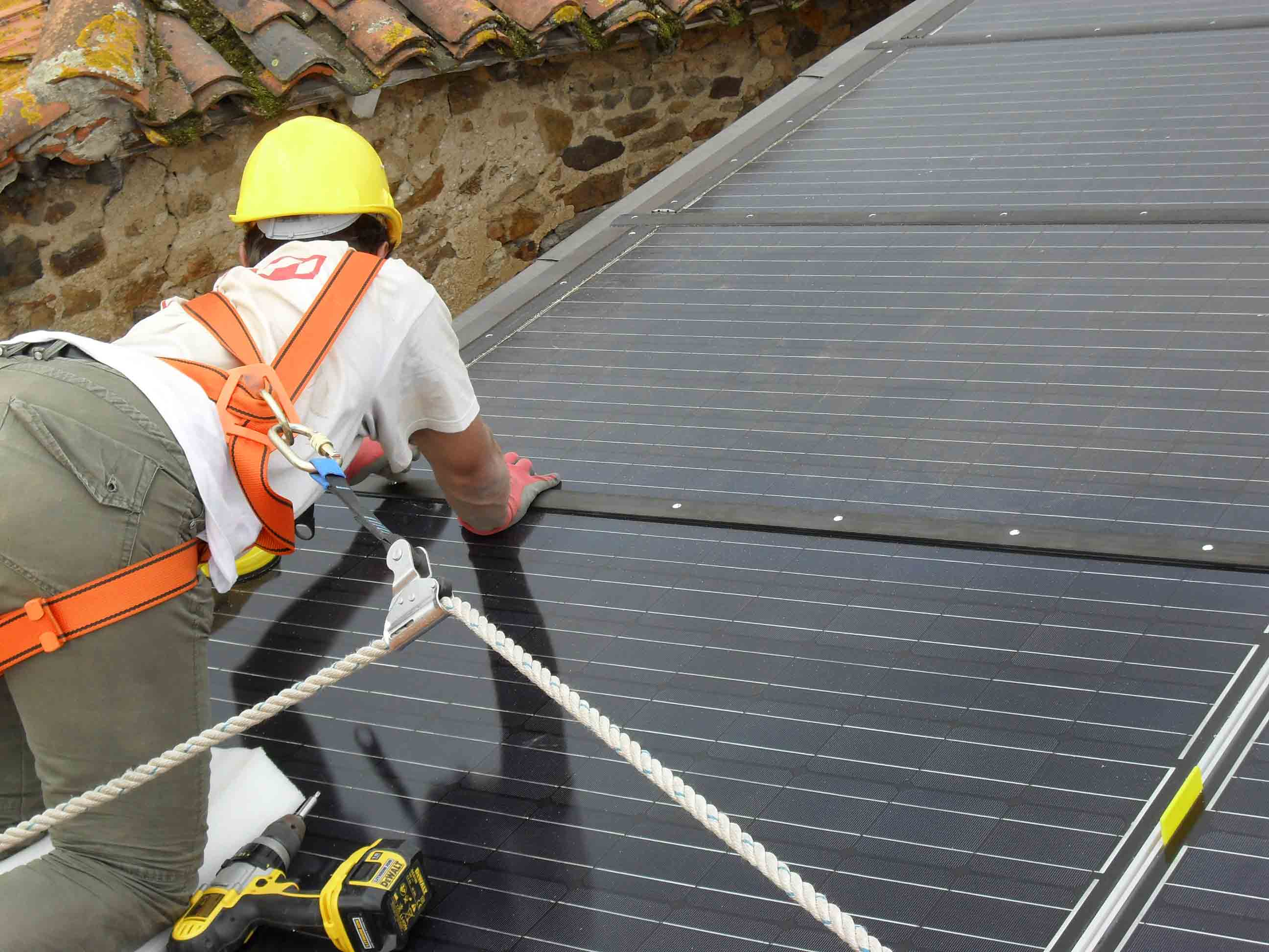 Installation Carré Solaire photovoltaïque intégré secteur Roanne (Loire)