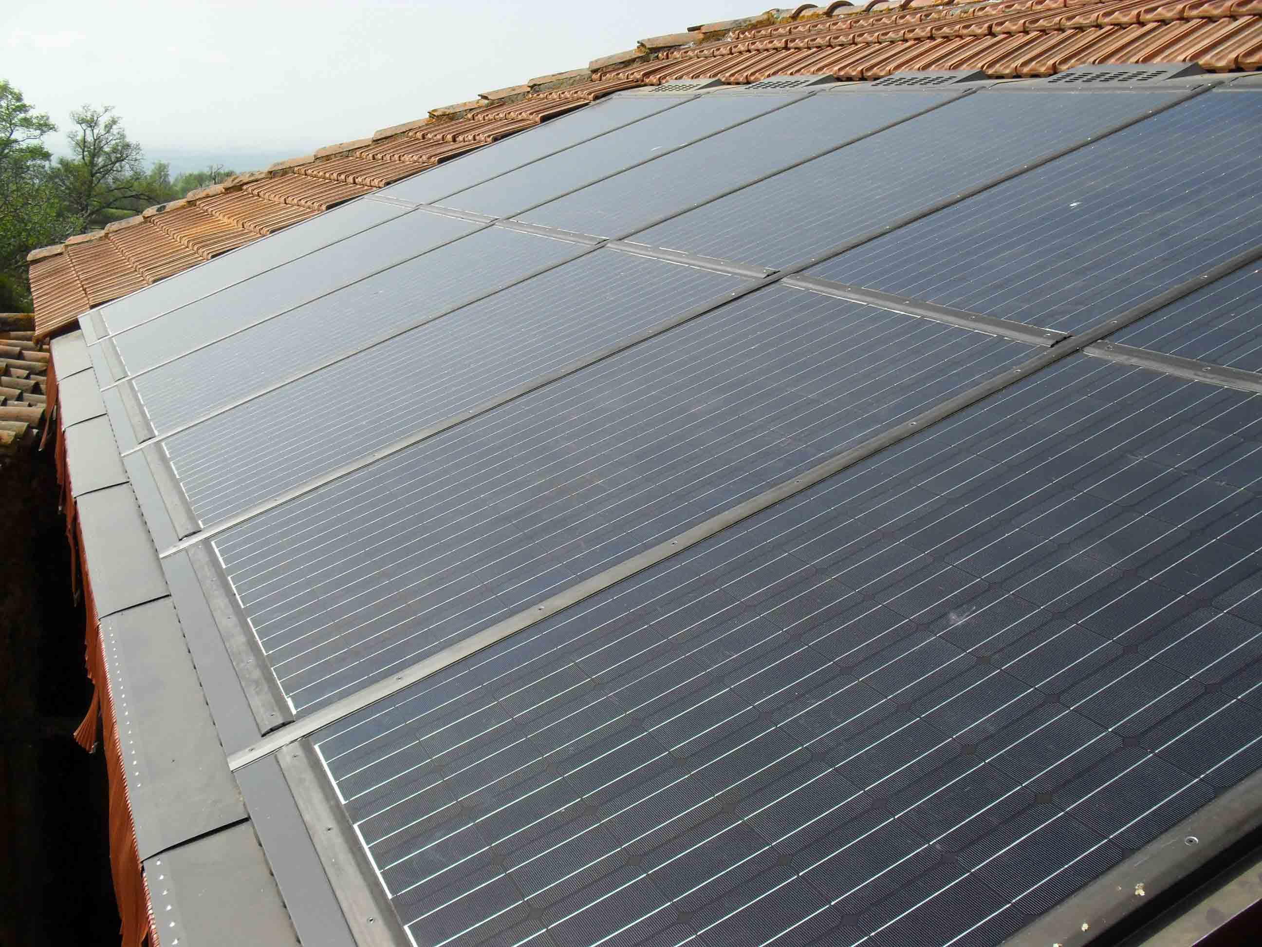 Installation Carré Solaire photovoltaïque intégré secteur Roanne (Loire)